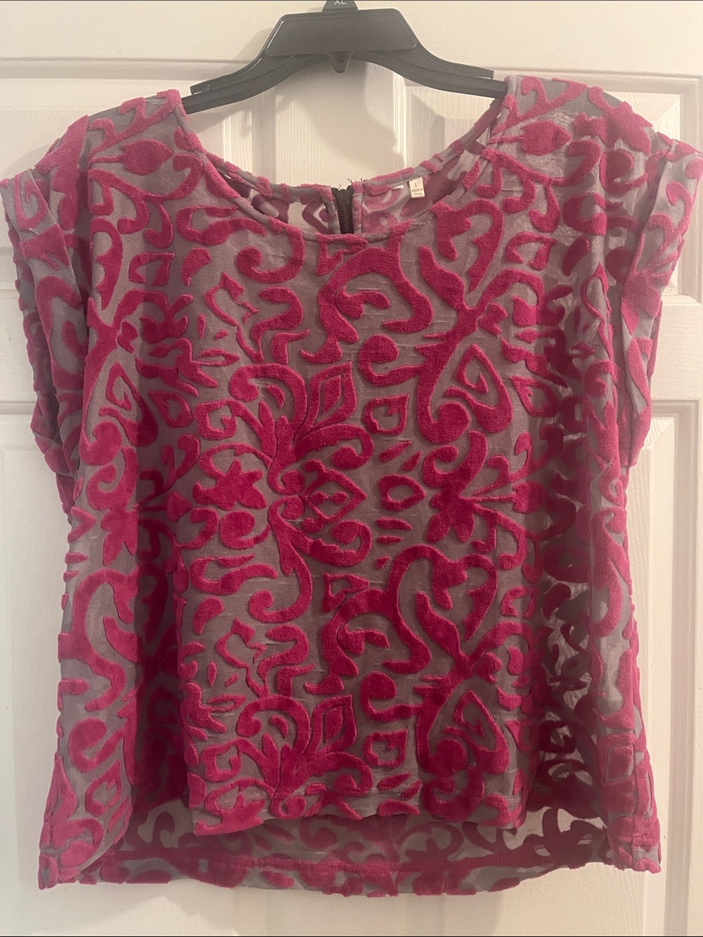 Vintage Women’s Short Sleeve Burnout Velvet Top in Fuchsia